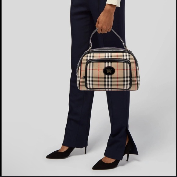 Burberry Handbags - VTG Burberry’s Haymarket Nova Check Handbag (Pre 1990)